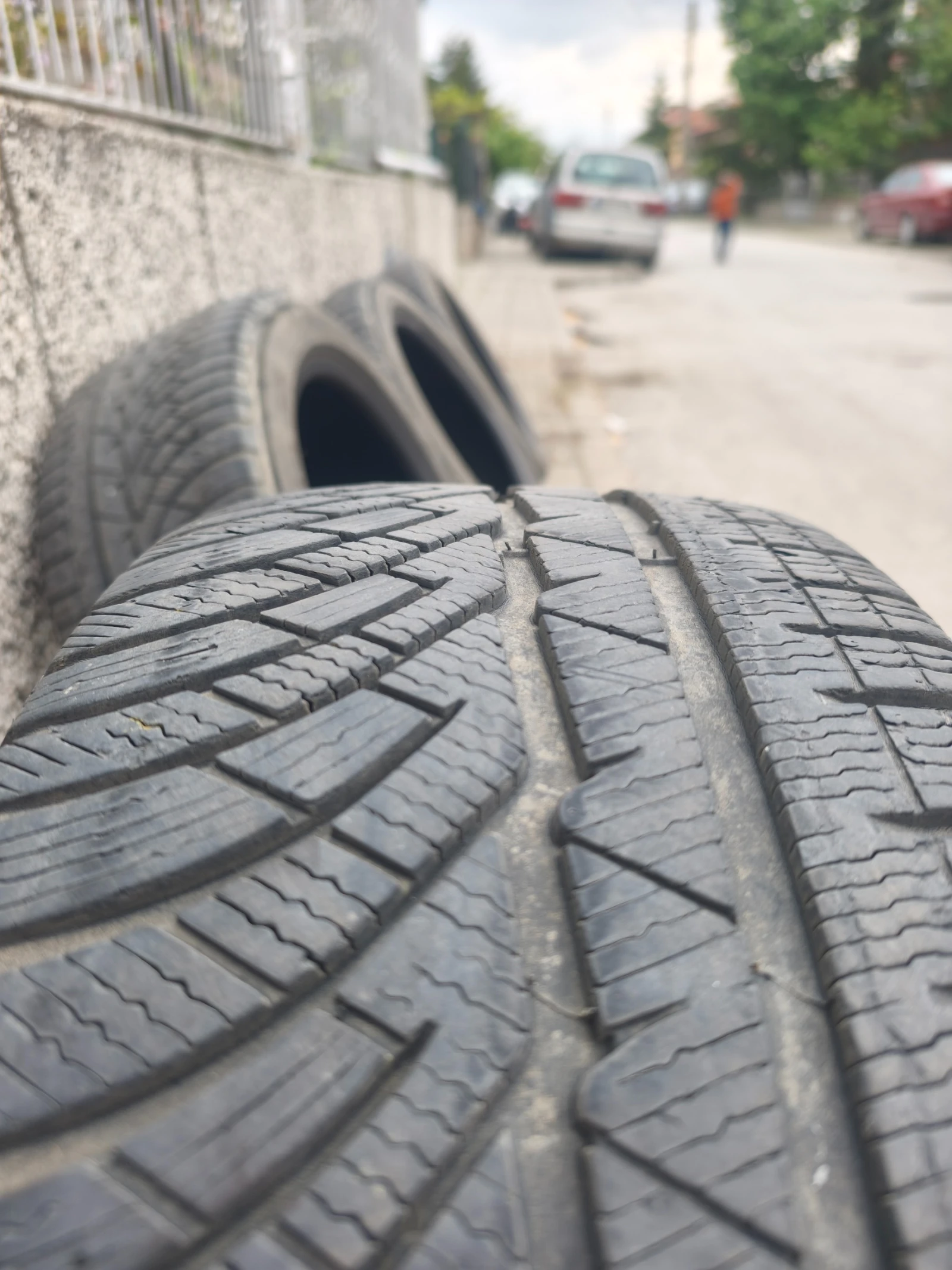 Гуми Зимни 245/45R17, снимка 3 - Гуми и джанти - 54566371
