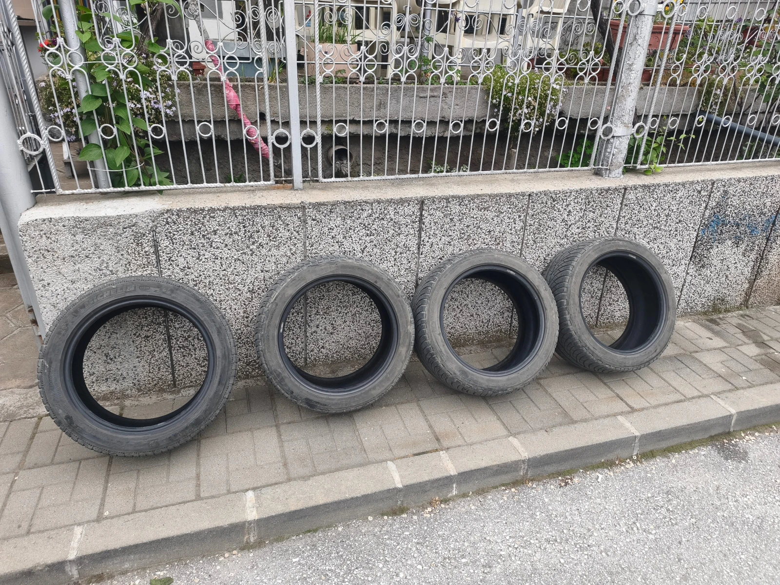 Гуми Зимни 245/45R17