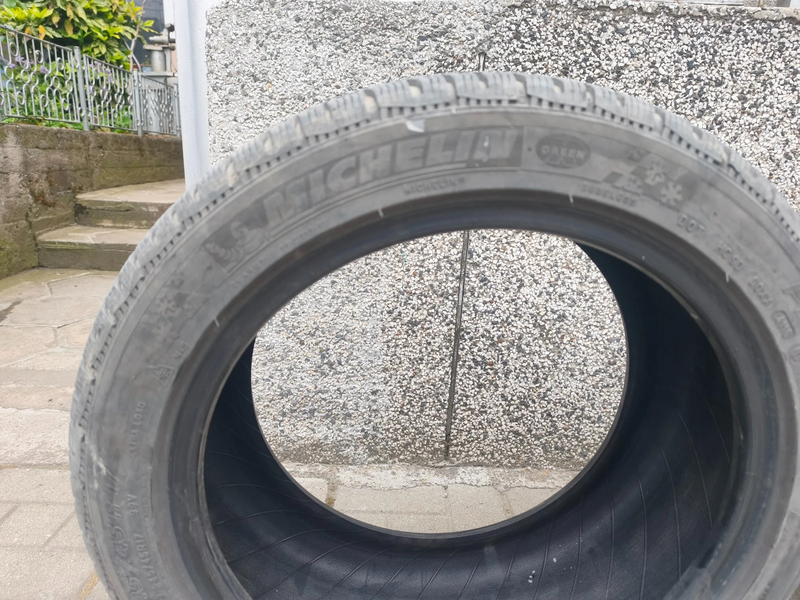 Гуми Зимни 245/45R17, снимка 12 - Гуми и джанти - 54566371