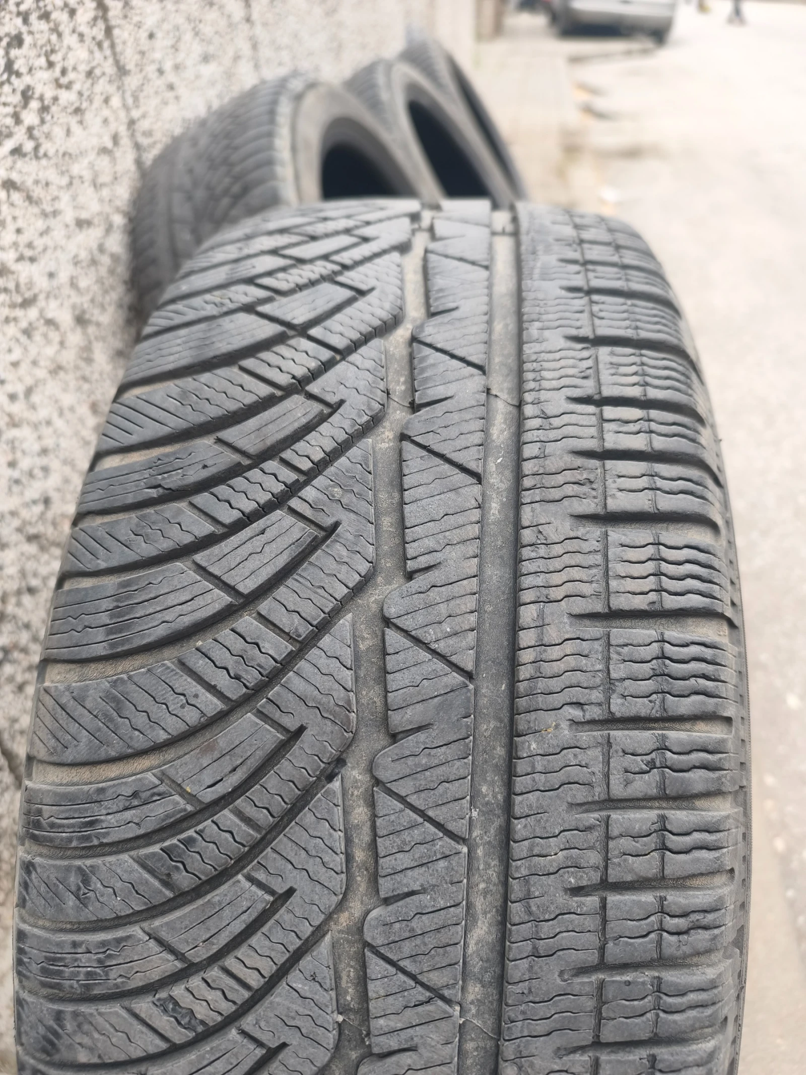 Гуми Зимни 245/45R17, снимка 2 - Гуми и джанти - 54566371