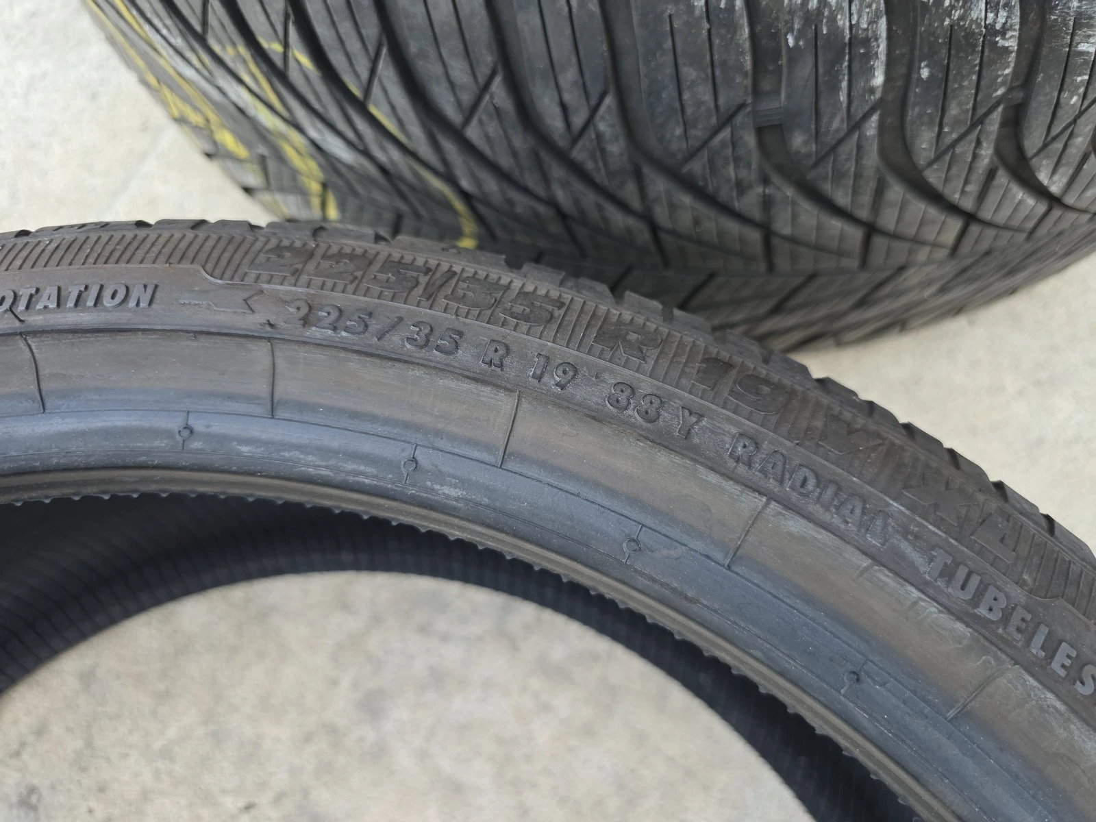 Гуми Летни 225/35R19, снимка 6 - Гуми и джанти - 56730702