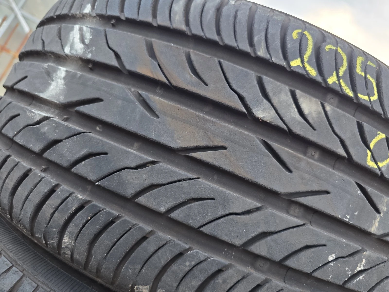 Гуми Летни 225/35R19, снимка 5 - Гуми и джанти - 56730702