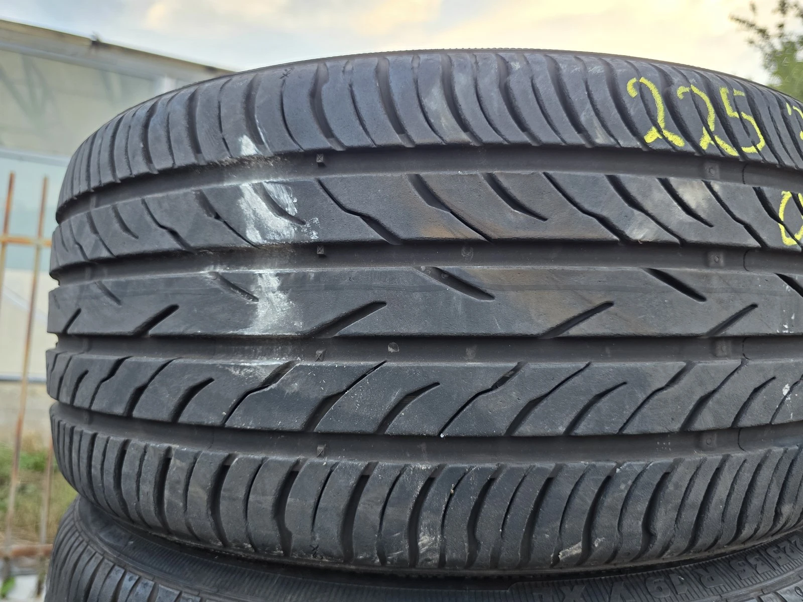 Гуми Летни 225/35R19, снимка 2 - Гуми и джанти - 56730702