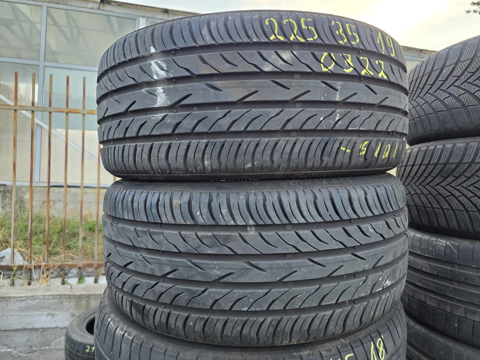 Гуми Летни 225/35R19, снимка 3 - Гуми и джанти - 56730702