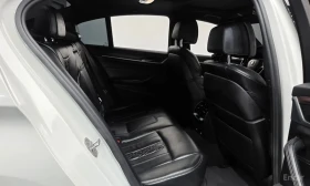 BMW 530 M Sport/ДИСТРОНИК/ОБДУХ/ШИБЕДАХ/360 КАМ/ХЕДЪП, снимка 12