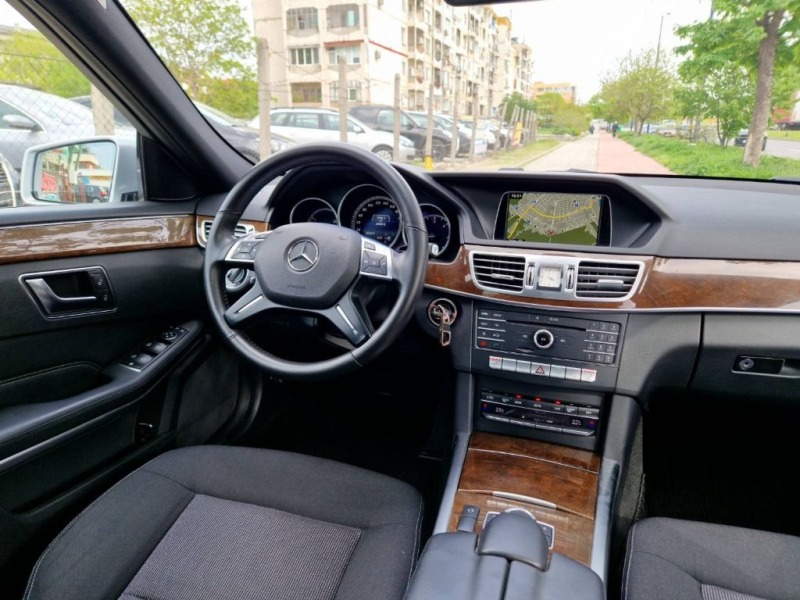 Mercedes-Benz E 220 9G-TRONIK, снимка 16 - Автомобили и джипове - 40473772