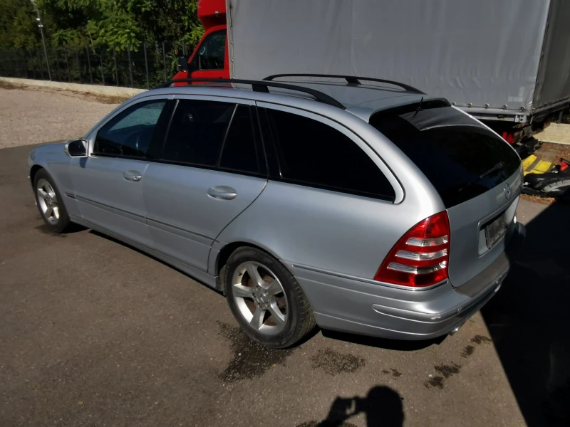 Mercedes-Benz C 230, снимка 3 - Автомобили и джипове - 47408405