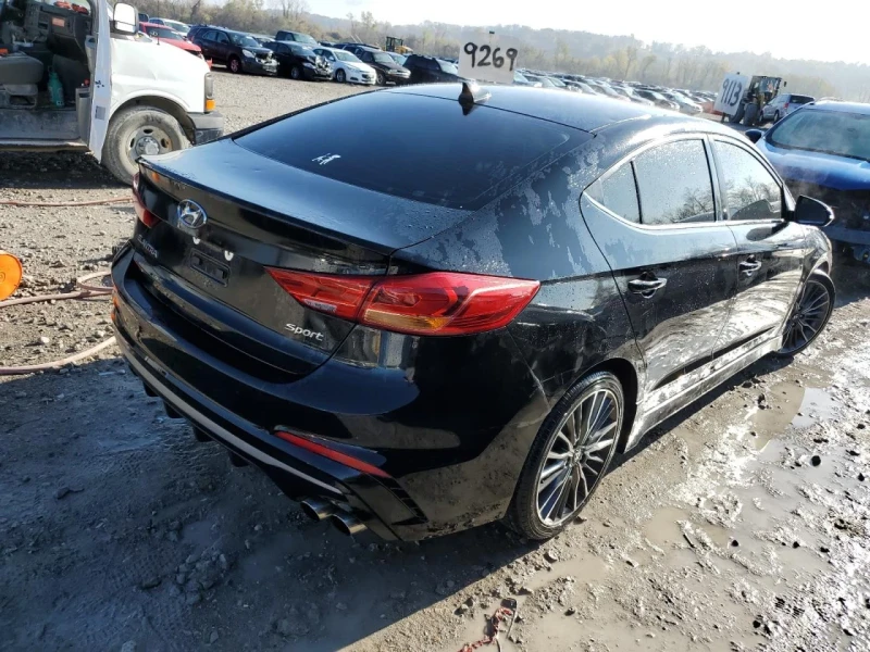 Hyundai Elantra, снимка 3 - Автомобили и джипове - 49112436