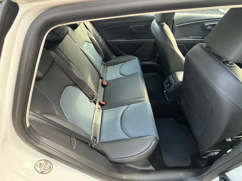 Seat Leon 1.6TDI* TOP* LED* NAVI* KOJA* , снимка 9 - Автомобили и джипове - 52712007