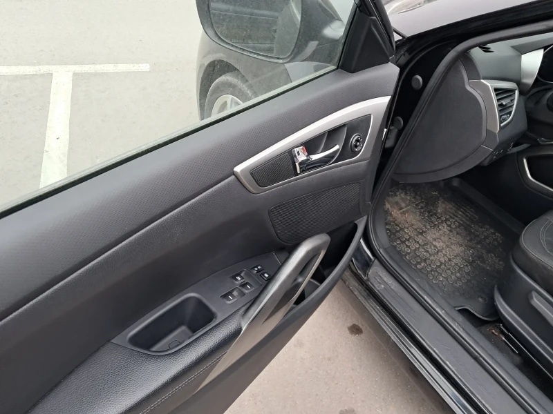 Hyundai Veloster  2012, снимка 8 - Автомобили и джипове - 53301363