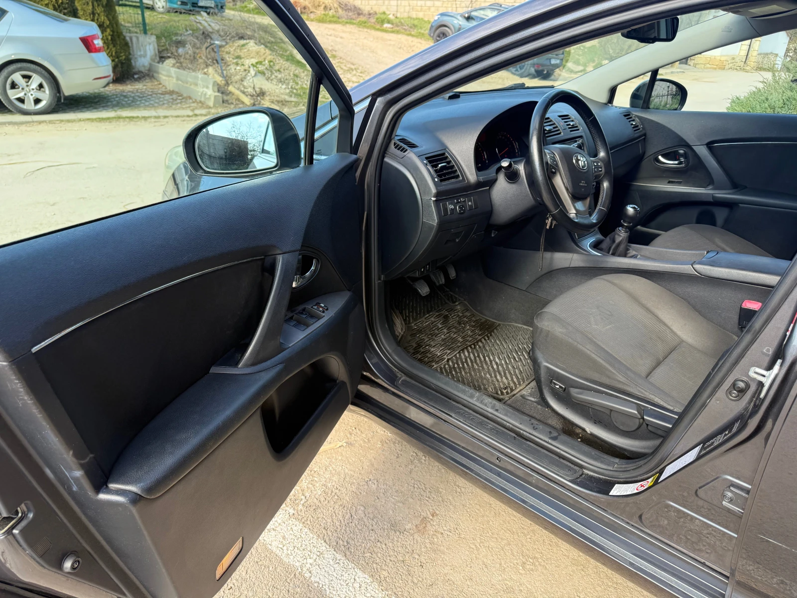 Toyota Avensis T27, снимка 8 - Автомобили и джипове - 53746736