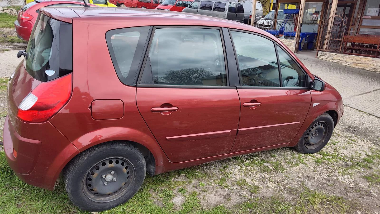 Renault Scenic II 1.6, снимка 3 - Автомобили и джипове - 53814720