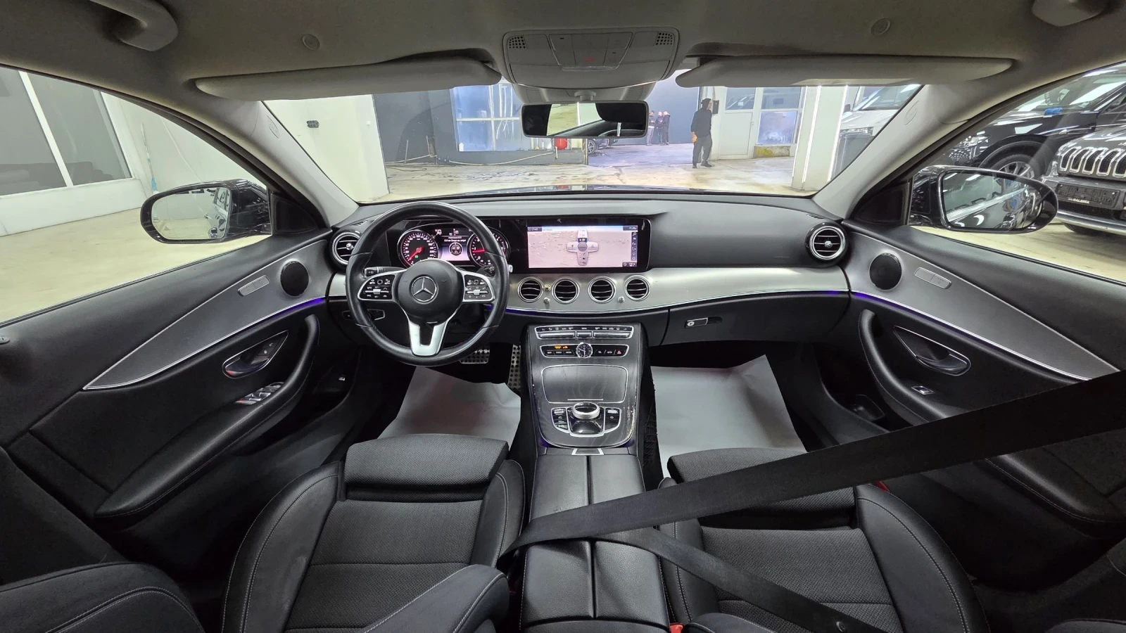 Mercedes-Benz E 220 2019/9G/Distronic/Ambient, снимка 11 - Автомобили и джипове - 53865587
