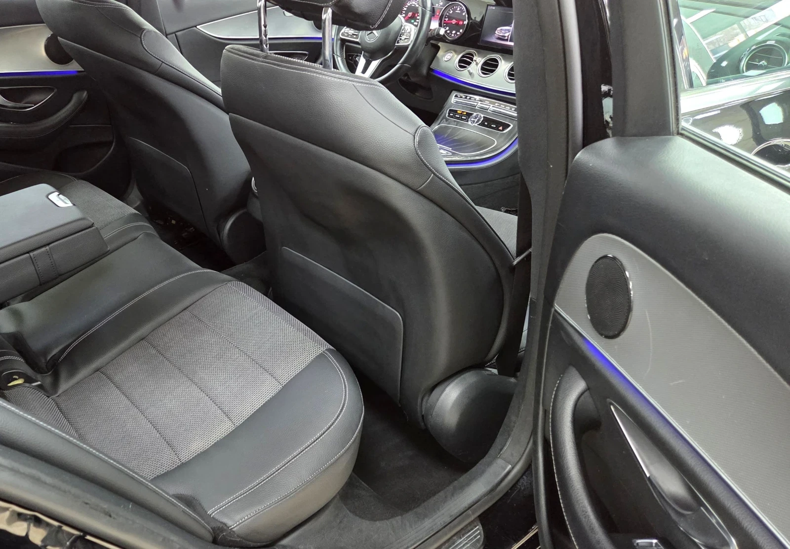 Mercedes-Benz E 220 2019/9G/Distronic/Ambient, снимка 9 - Автомобили и джипове - 53865587