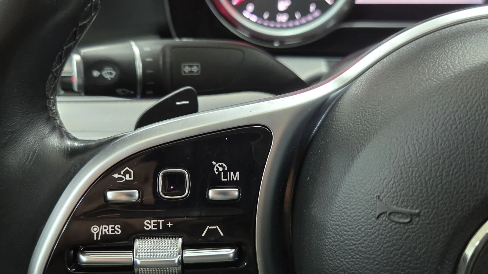 Mercedes-Benz E 220 2019/9G/Distronic/Ambient, снимка 16 - Автомобили и джипове - 53865587