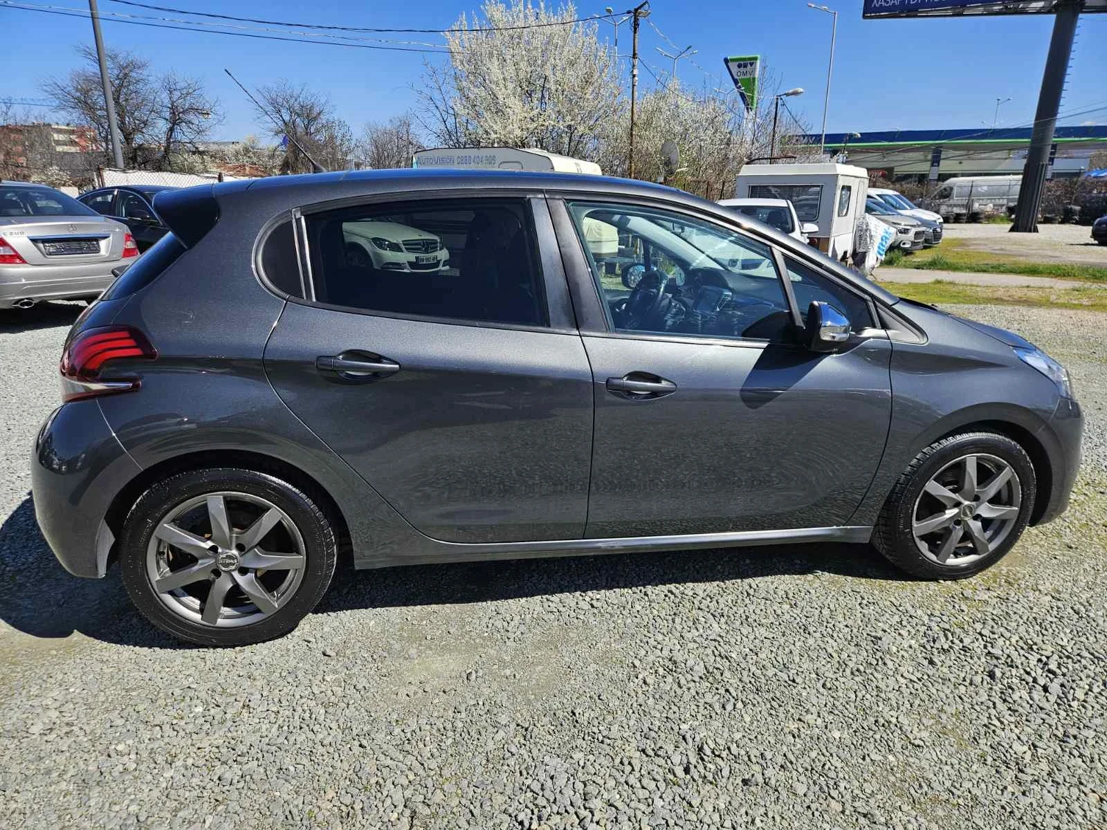 Peugeot 208 1.6 HDI 99кс., снимка 6 - Автомобили и джипове - 54112278