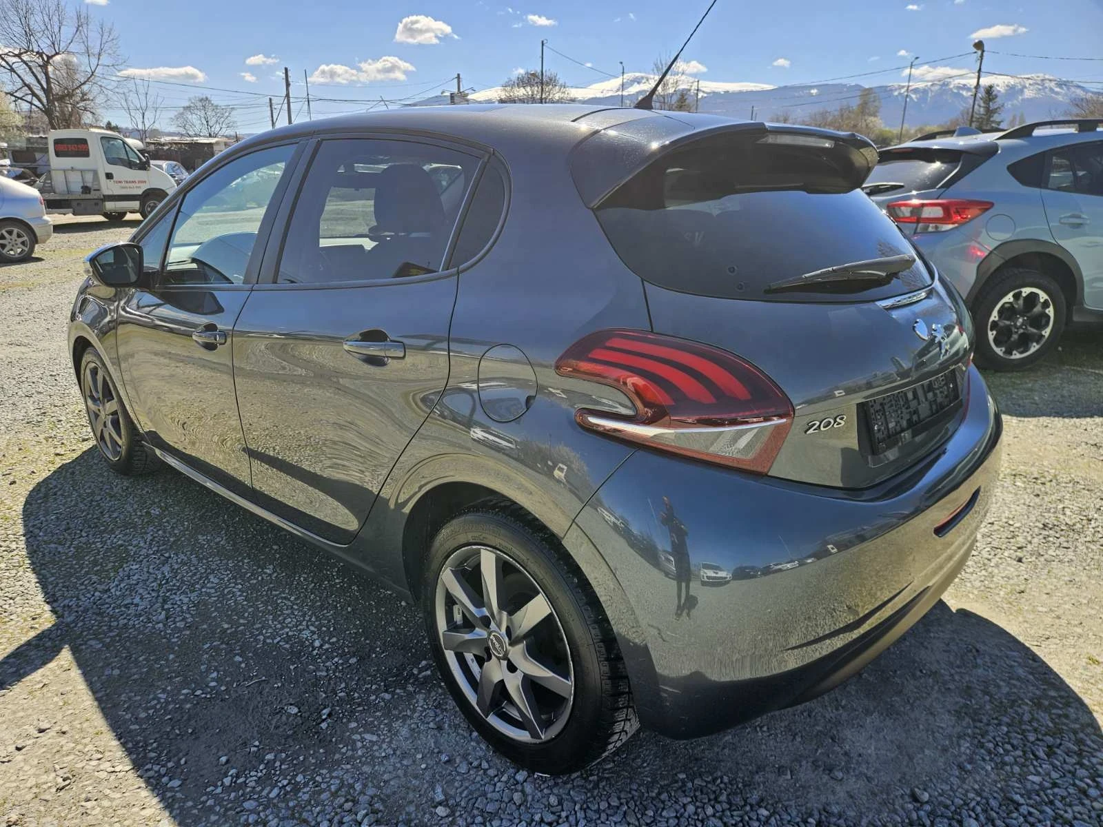 Peugeot 208 1.6 HDI 99кс., снимка 4 - Автомобили и джипове - 54112278