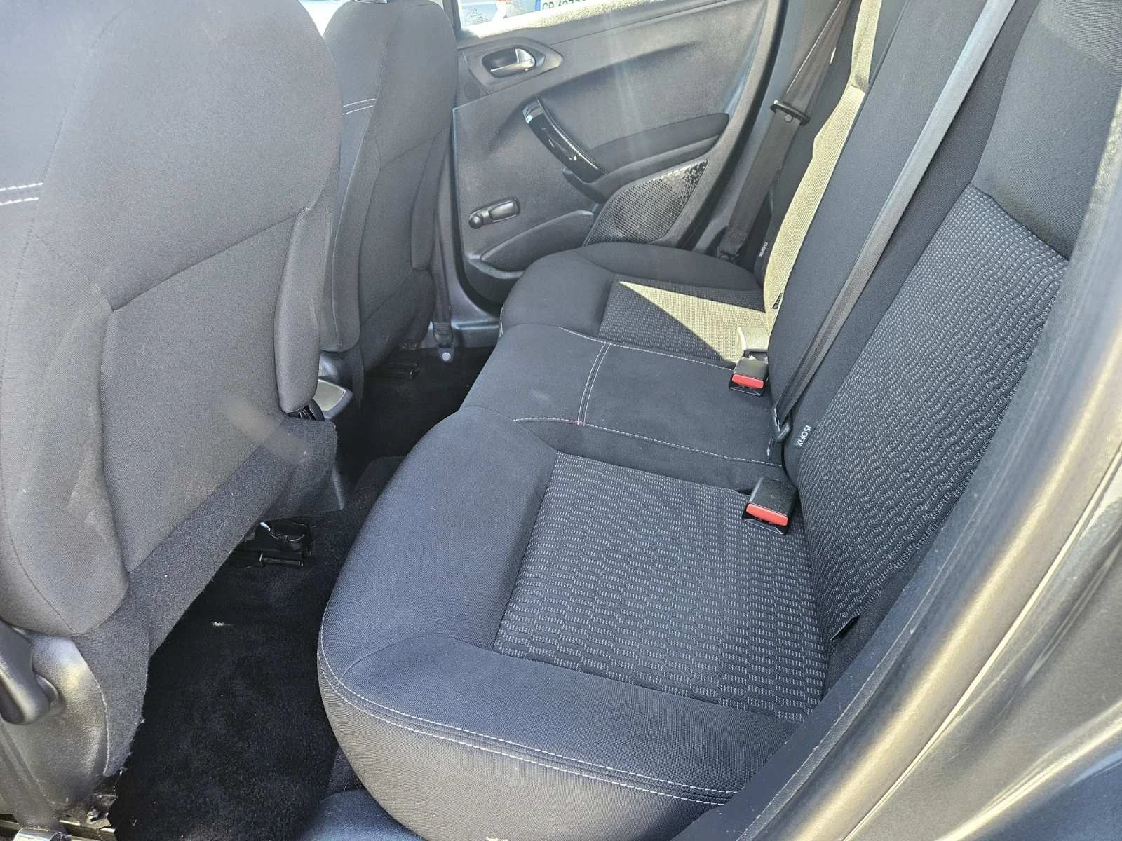 Peugeot 208 1.6 HDI 99кс., снимка 8 - Автомобили и джипове - 54112278