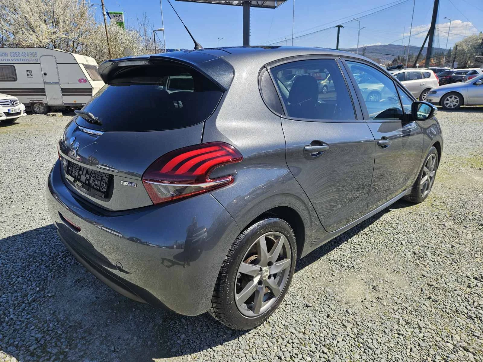 Peugeot 208 1.6 HDI 99кс., снимка 5 - Автомобили и джипове - 54112278