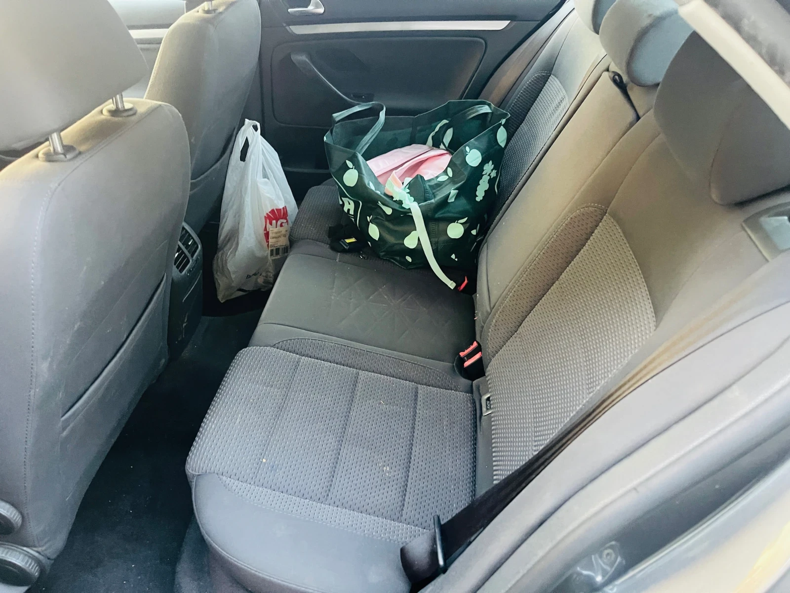 VW Jetta 1.9 TDI, снимка 10 - Автомобили и джипове - 54142273