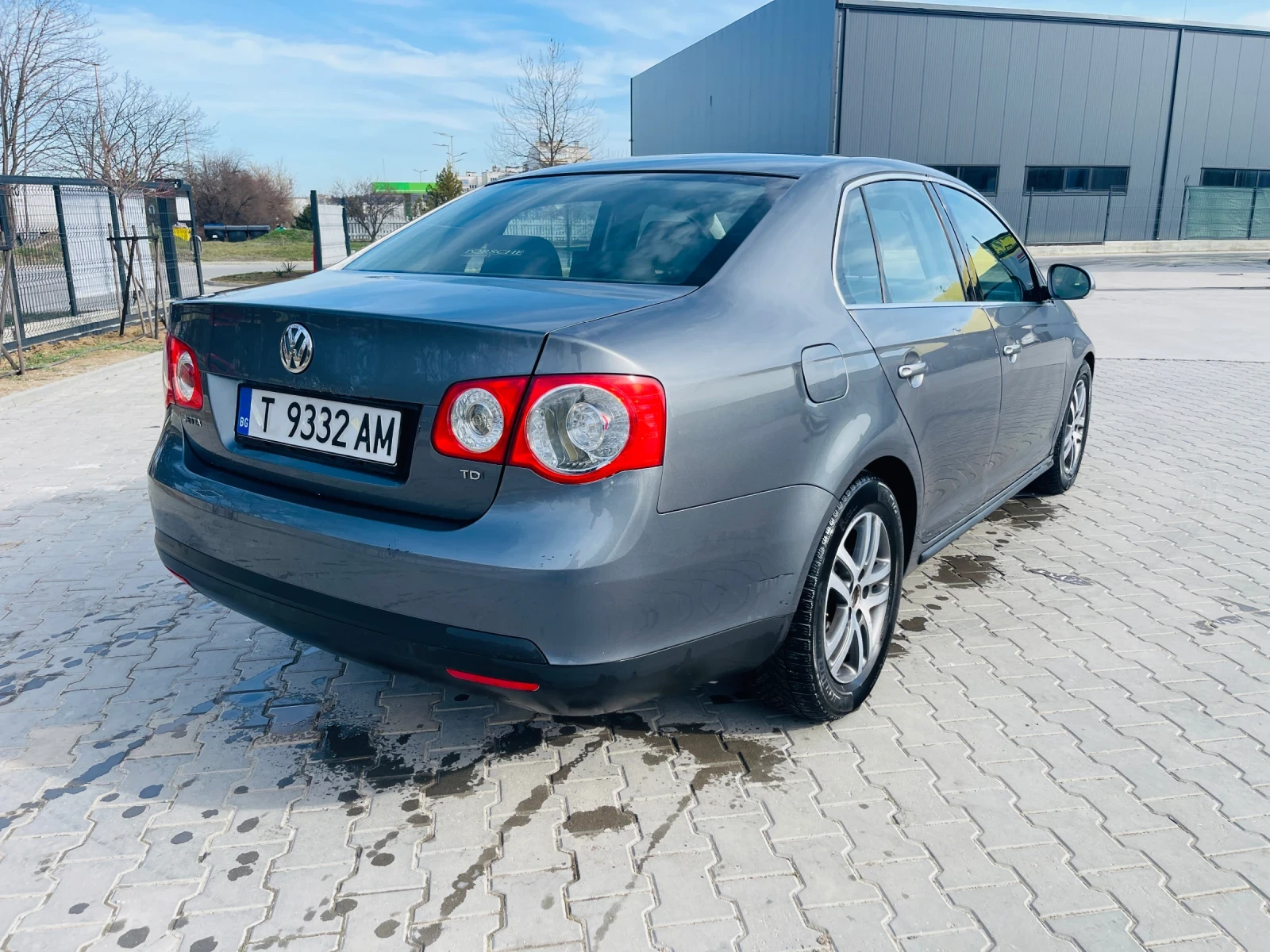 VW Jetta 1.9 TDI, снимка 6 - Автомобили и джипове - 54142273