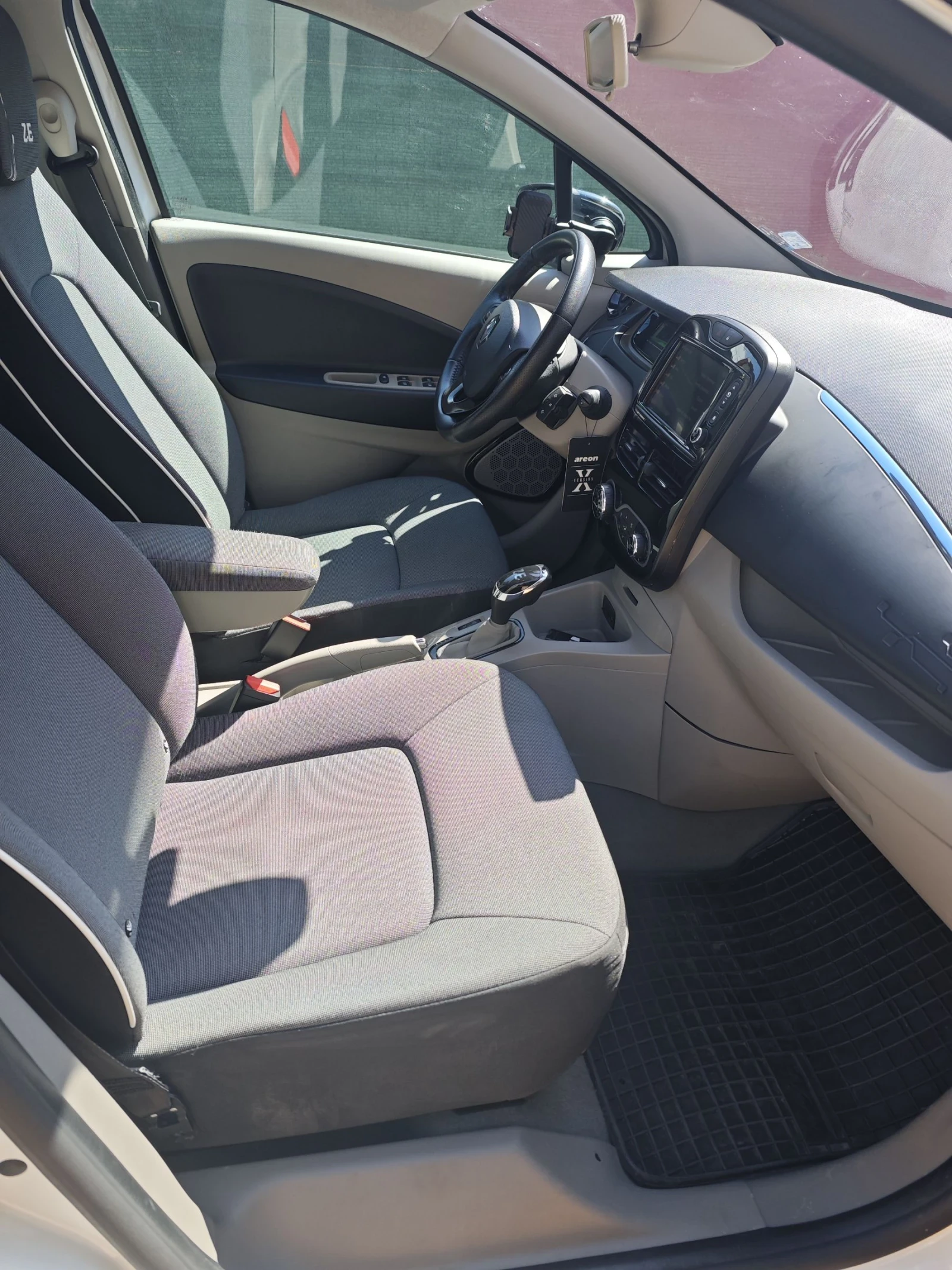 Renault Zoe, снимка 12 - Автомобили и джипове - 54742494