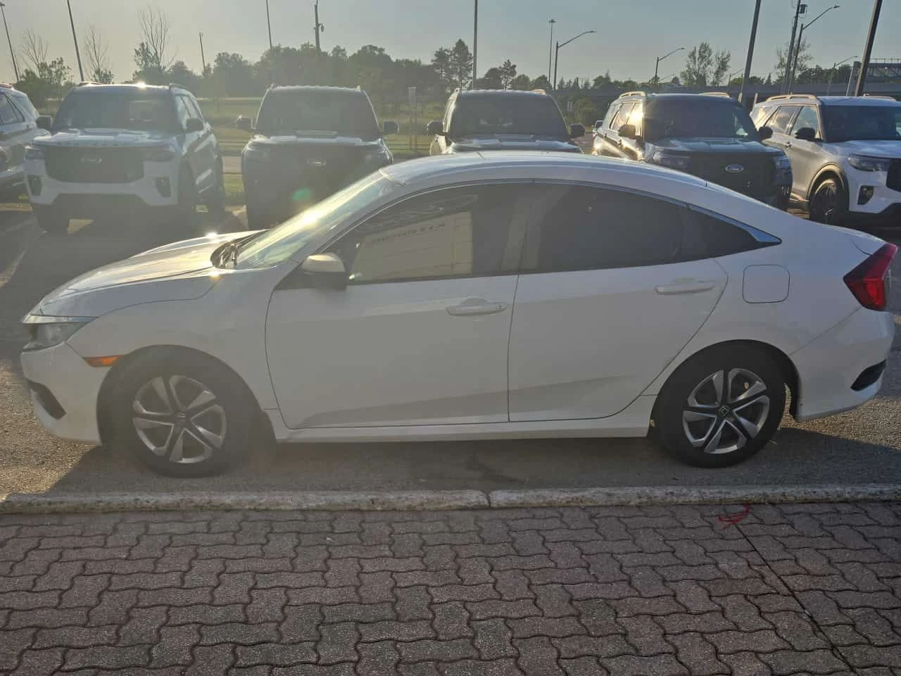 Honda Civic * LX * CARFAX * ОПЦИЯ ЗА ФИНАНСИРАНЕ, снимка 2 - Автомобили и джипове - 55012071