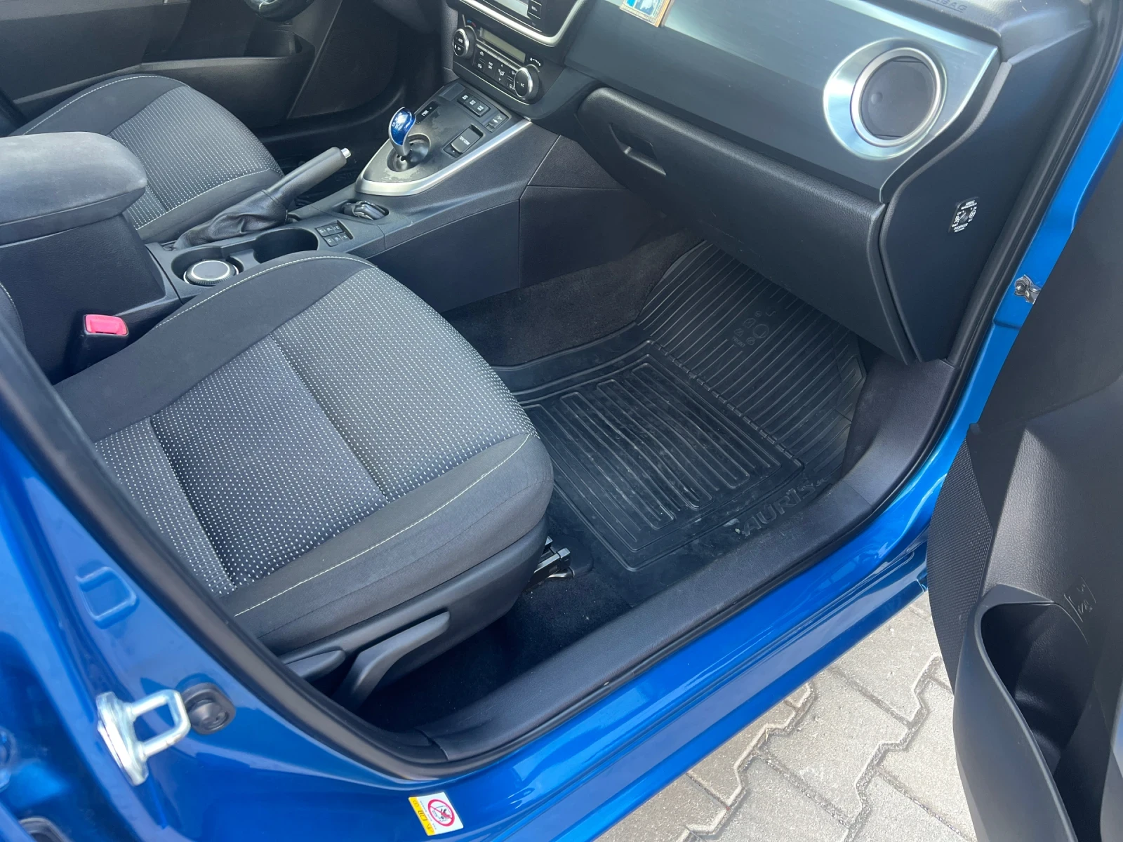 Toyota Auris 1.8i, снимка 10 - Автомобили и джипове - 55062208