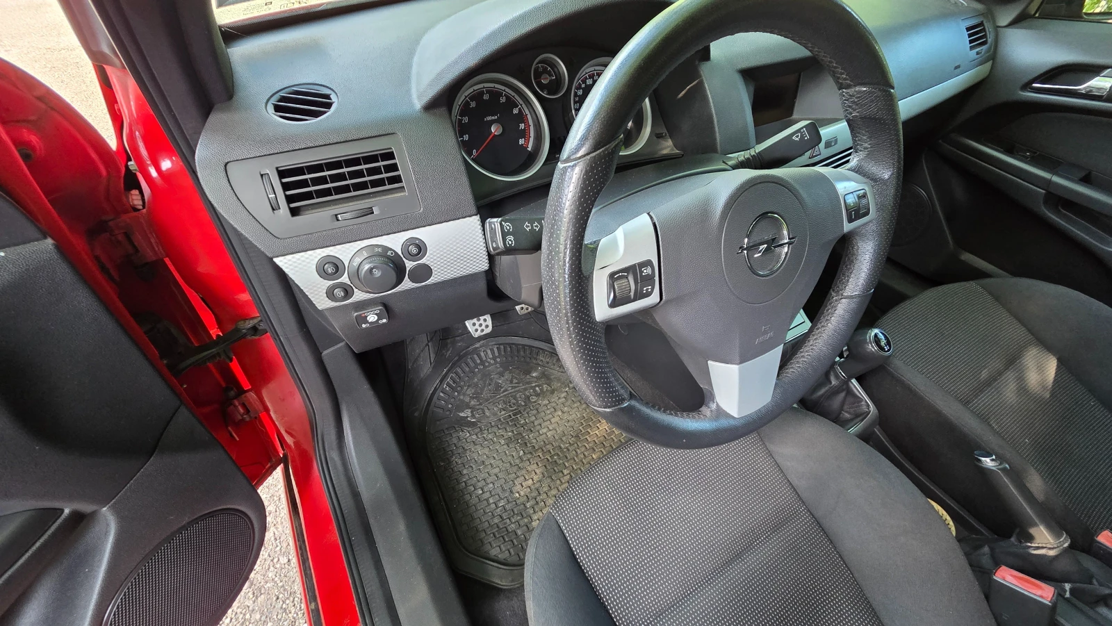 Opel Astra H GTC, снимка 12 - Автомобили и джипове - 55096252