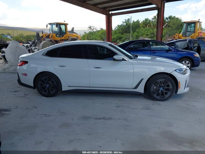BMW i4 EDRIVE40, снимка 13 - Автомобили и джипове - 55135105