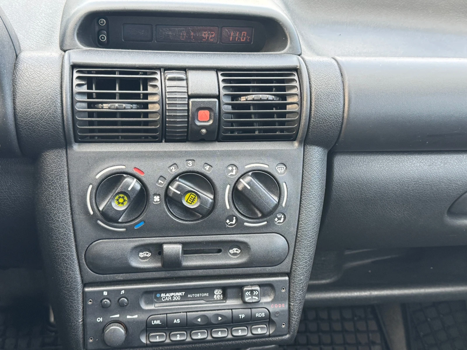 Opel Corsa A/C! Автоматик, снимка 7 - Автомобили и джипове - 56686860