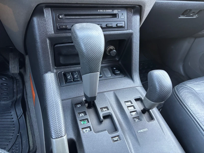 Mitsubishi Pajero 3.2 Di-D 7 Места , снимка 11 - Автомобили и джипове - 50949737