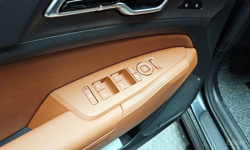 Kia Sportage 1.6 TURBO SIGNATURE * ТОП ИЗПЪЛНЕНИЕ* , снимка 15 - Автомобили и джипове - 51313346