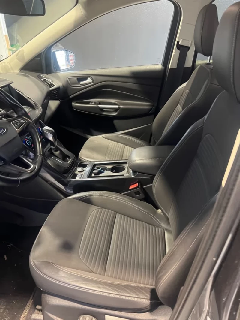 Ford Kuga 1.5 benzinTitanium 4x4 175кс, снимка 8 - Автомобили и джипове - 52499473