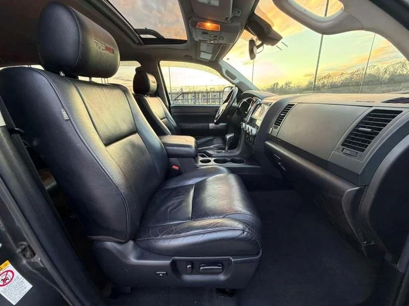 Toyota Sequoia, снимка 5 - Автомобили и джипове - 54684706