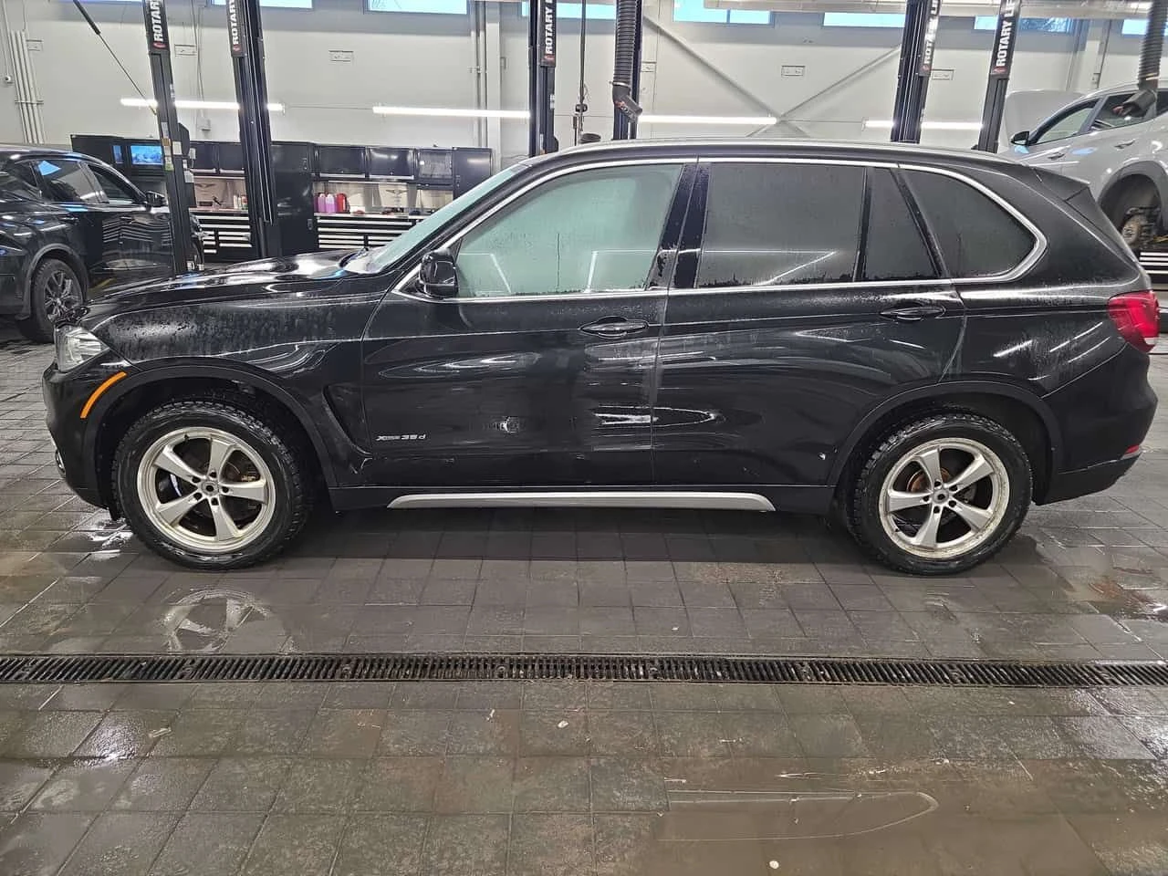 BMW X5 * xDrive35d * HARMAN KARDON* KEYLESS* PANO* ПОДГРЕ - изображение 2