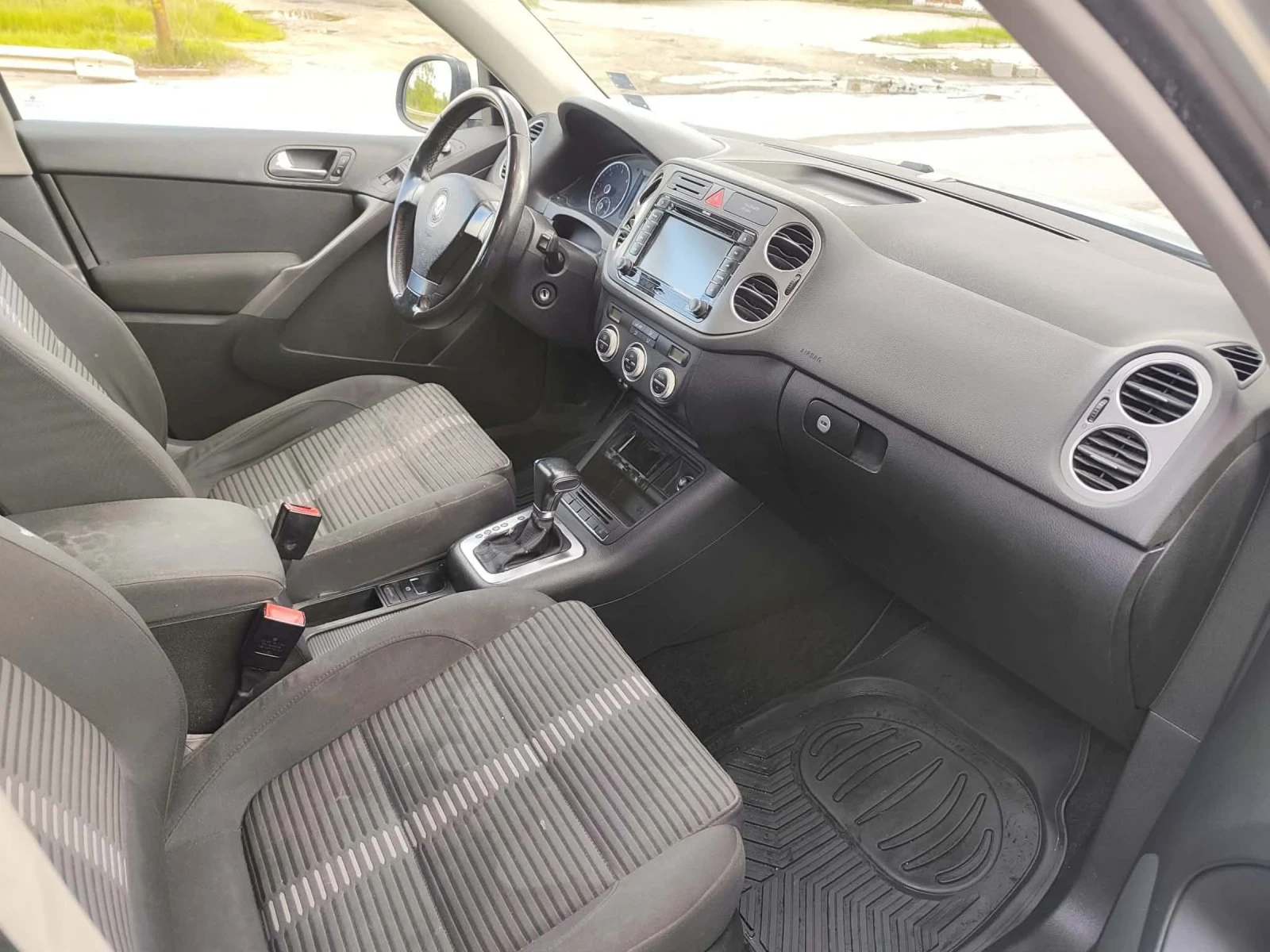 VW Tiguan Автоматик 4х4, снимка 14 - Автомобили и джипове - 54398919