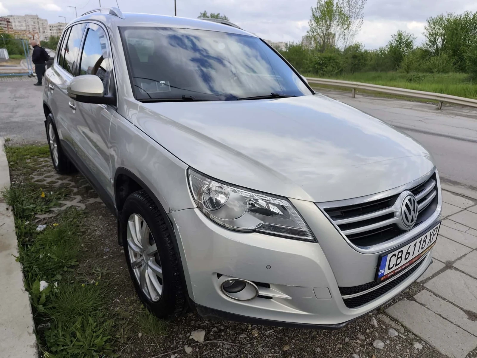 VW Tiguan Автоматик 4х4, снимка 2 - Автомобили и джипове - 54398919