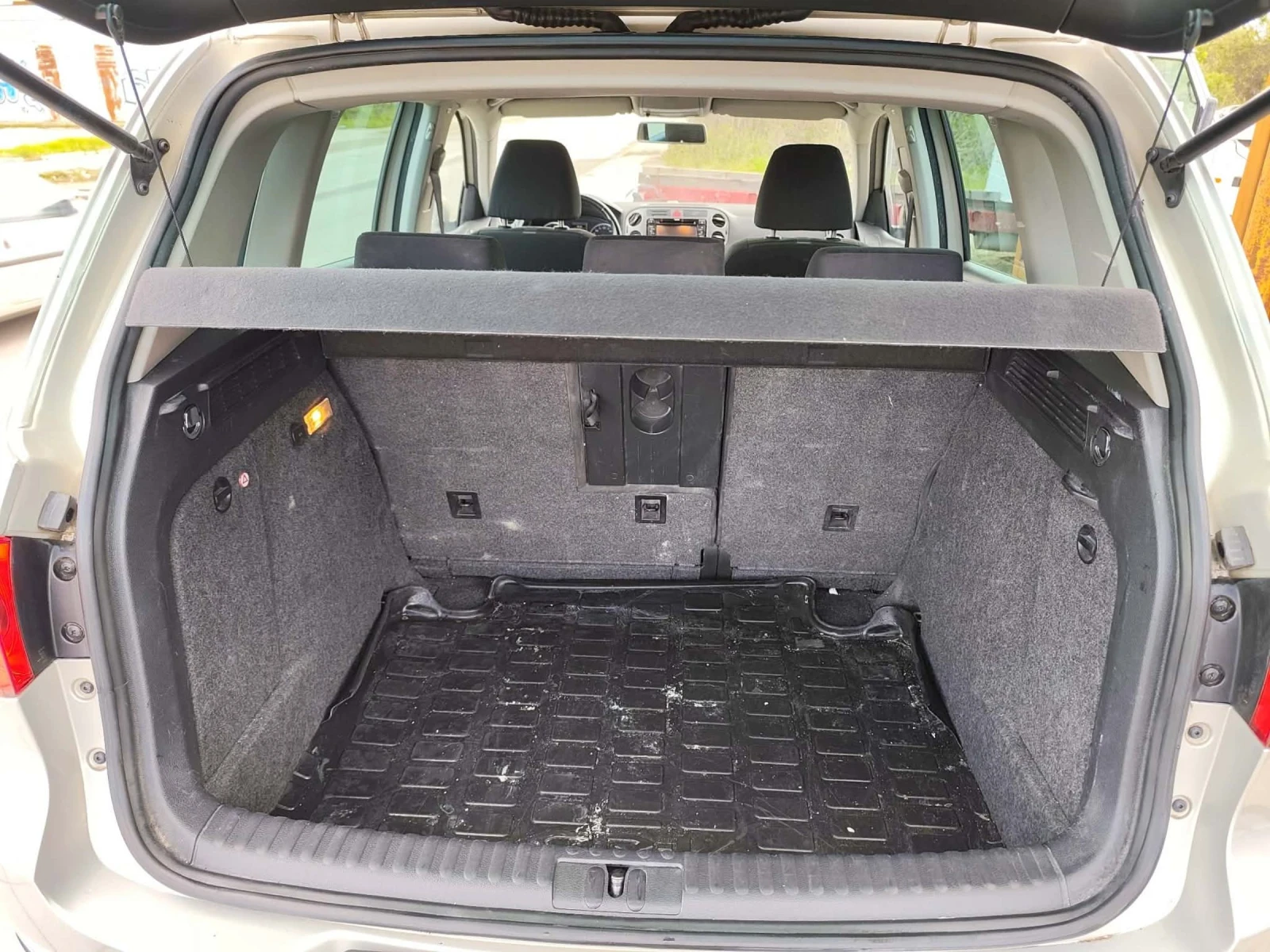 VW Tiguan Автоматик 4х4, снимка 16 - Автомобили и джипове - 54398919