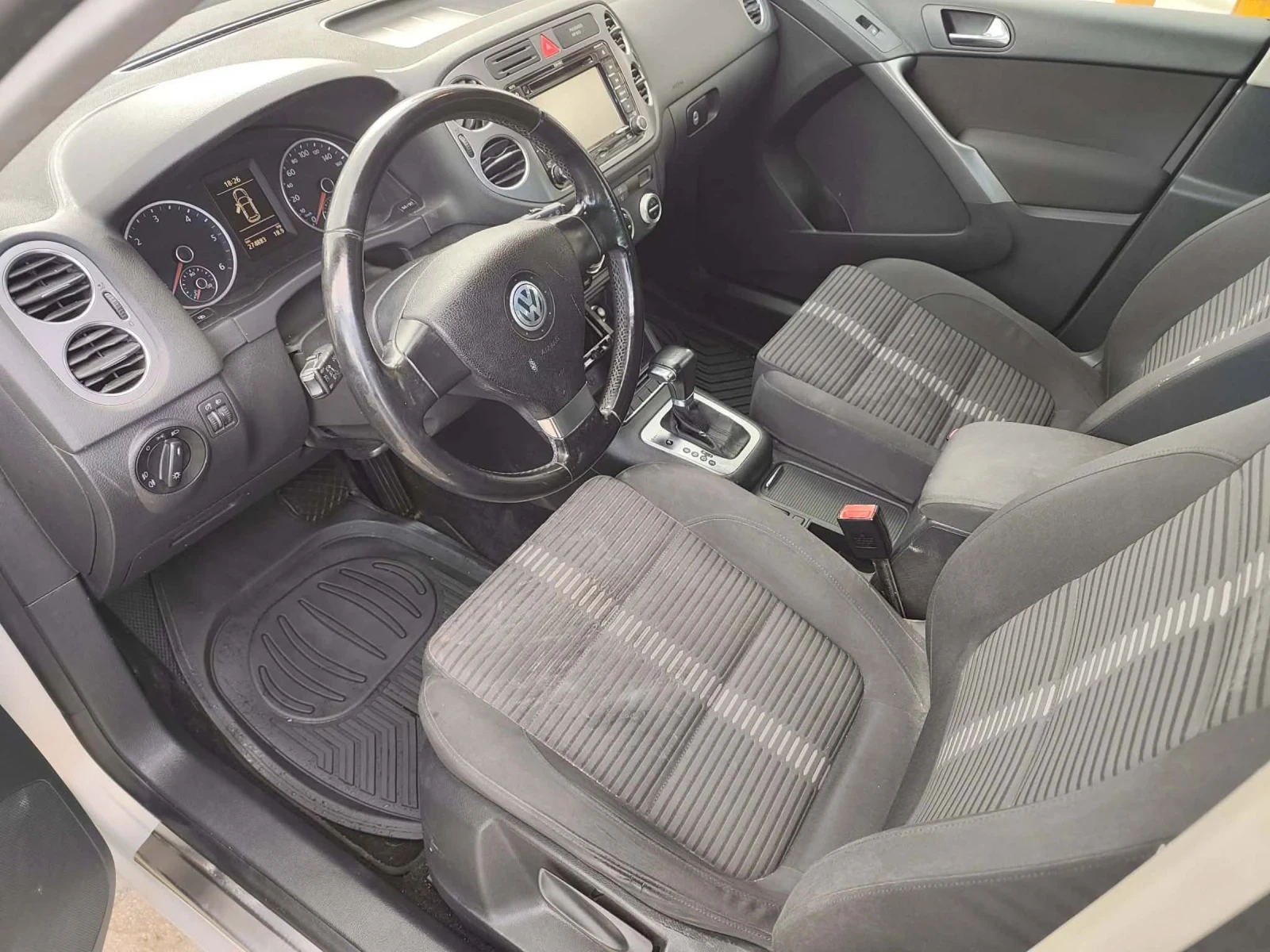 VW Tiguan Автоматик 4х4, снимка 12 - Автомобили и джипове - 54398919