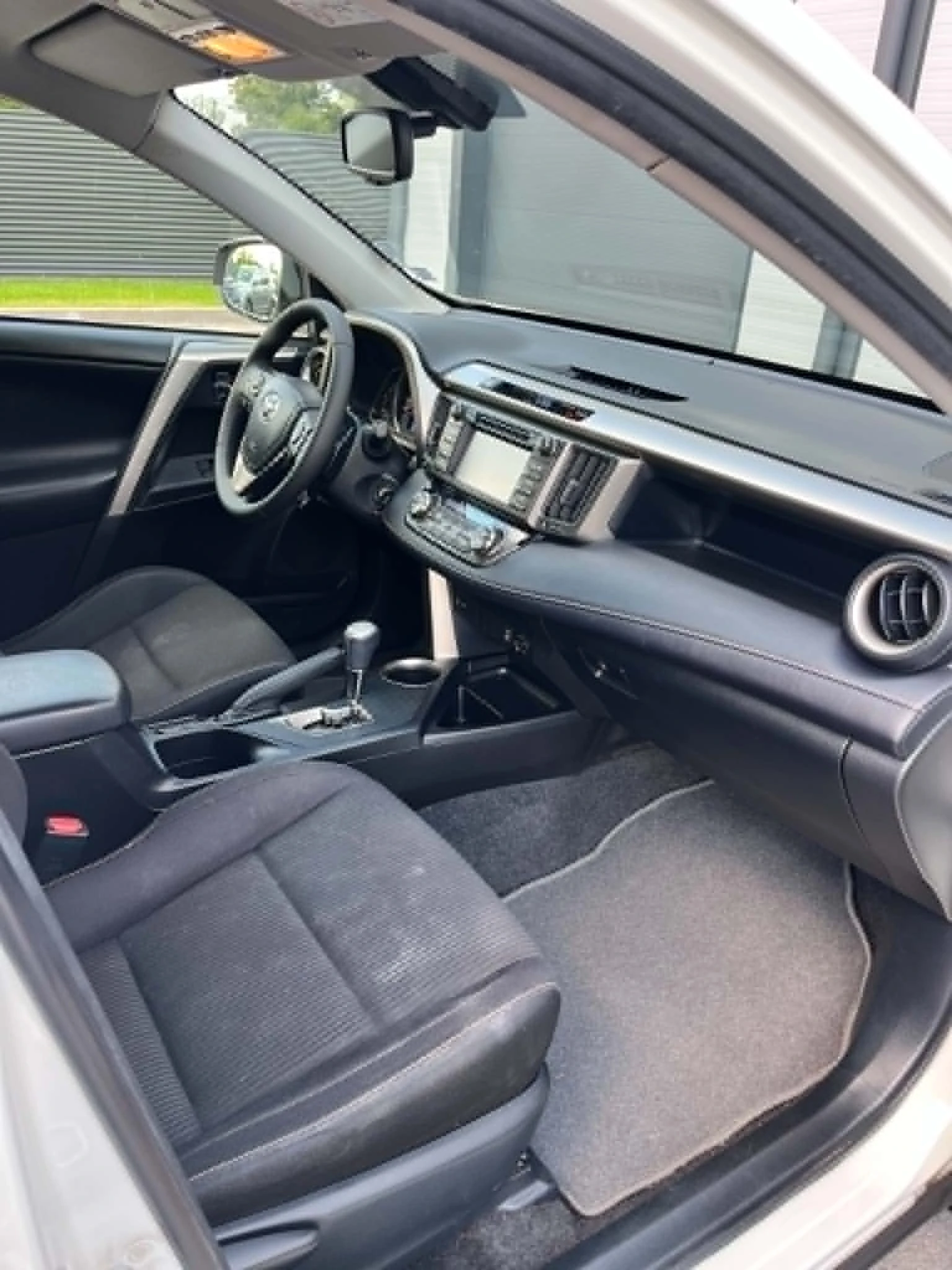 Toyota Rav4 2.2 D-CAT/4X4, снимка 16 - Автомобили и джипове - 55590547