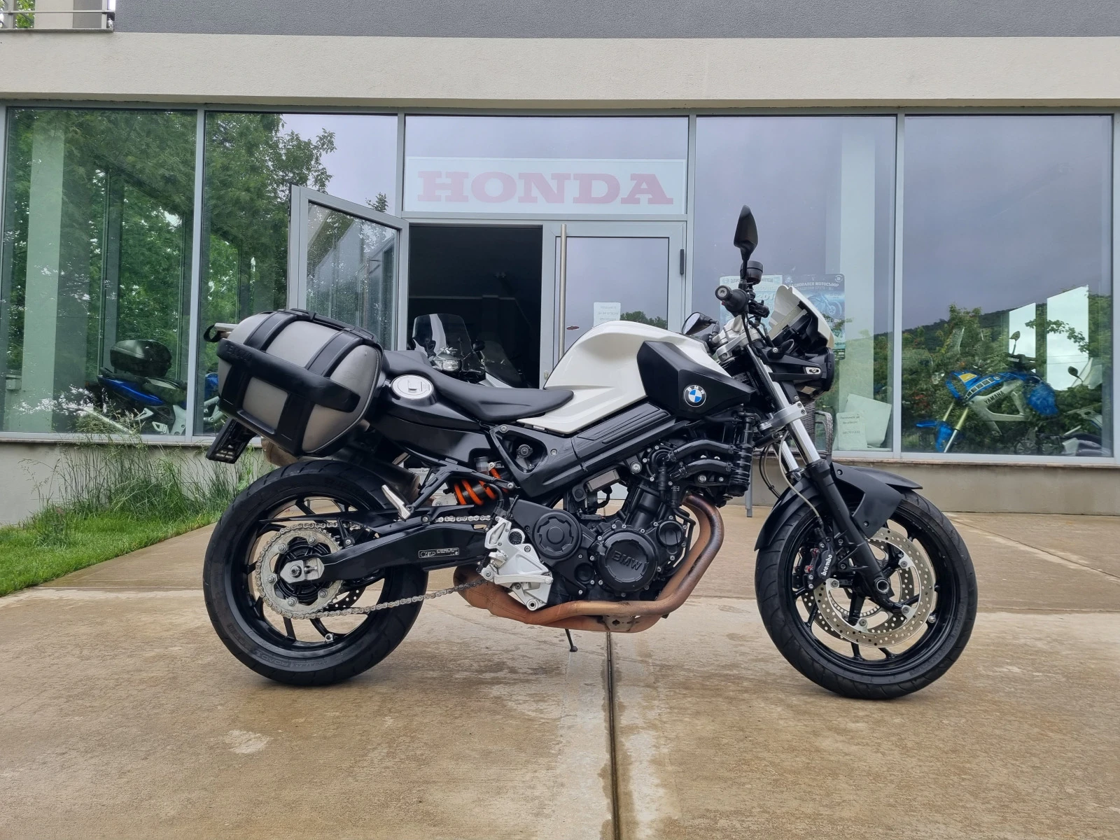 BMW F 2011 800i, снимка 1