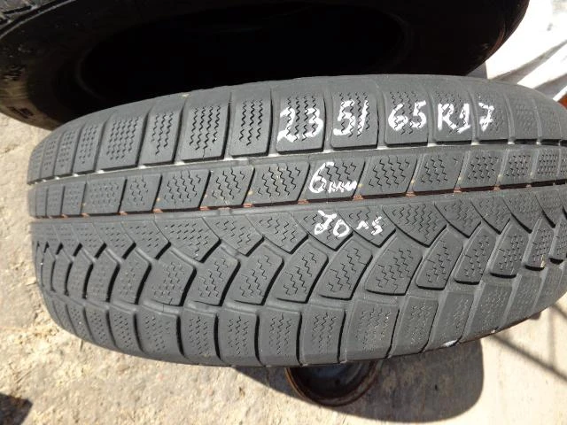 Гуми Зимни 235/65R17, снимка 4 - Гуми и джанти - 12593217