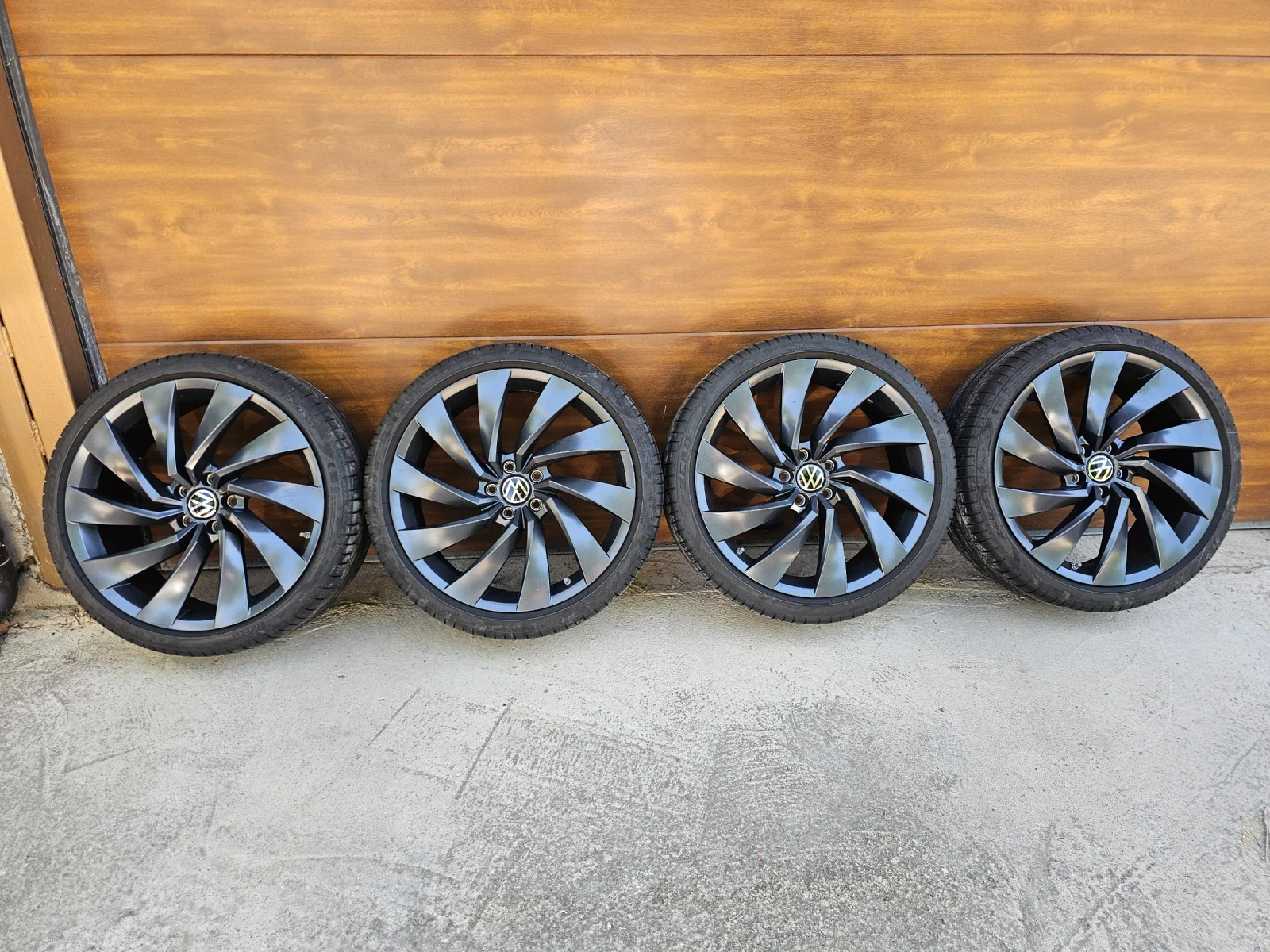 ���� � ������ 245/35R20 �� VW Arteon | Mobile.bg � ����������� 1