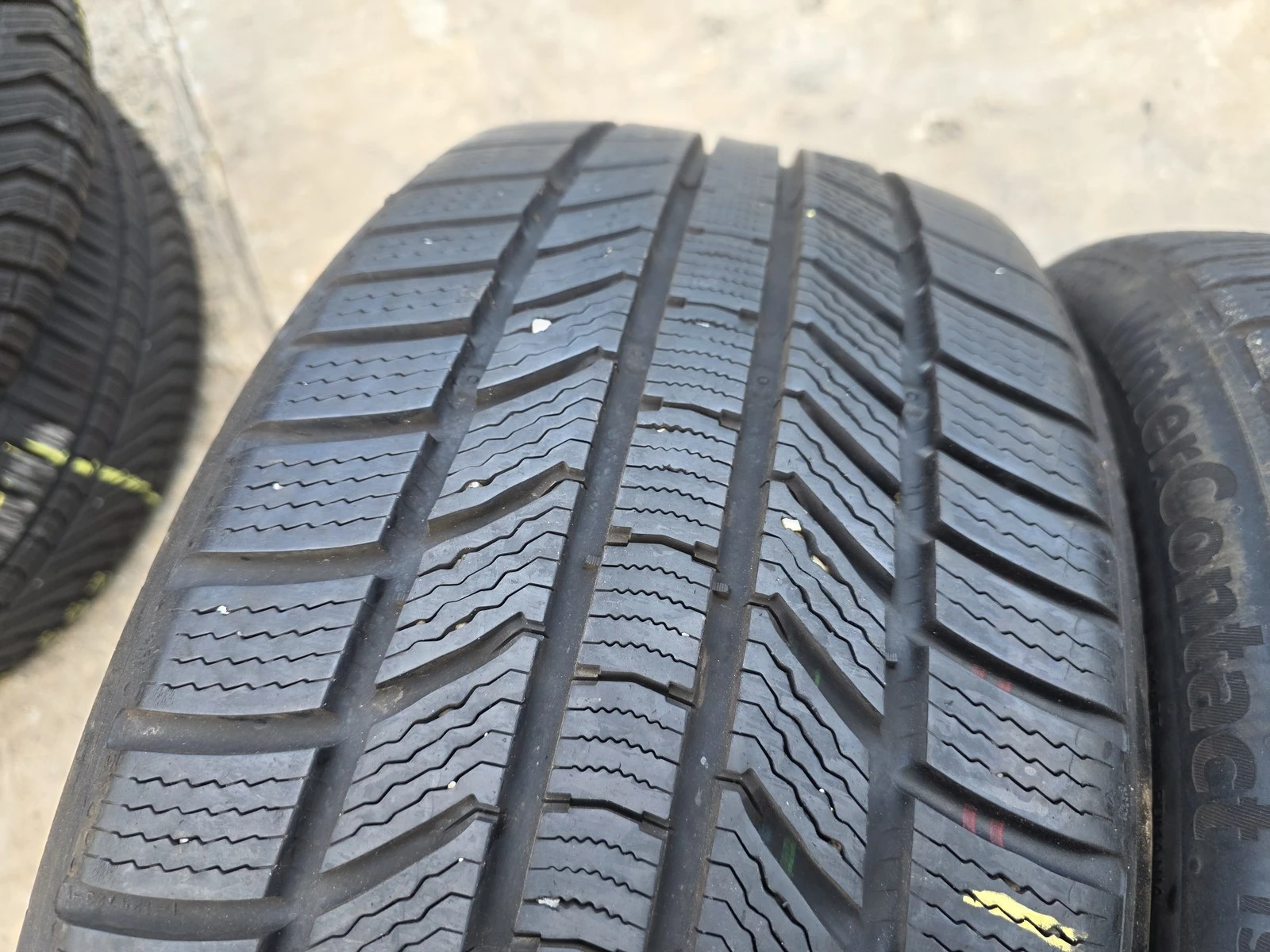 Гуми Зимни 225/40R18