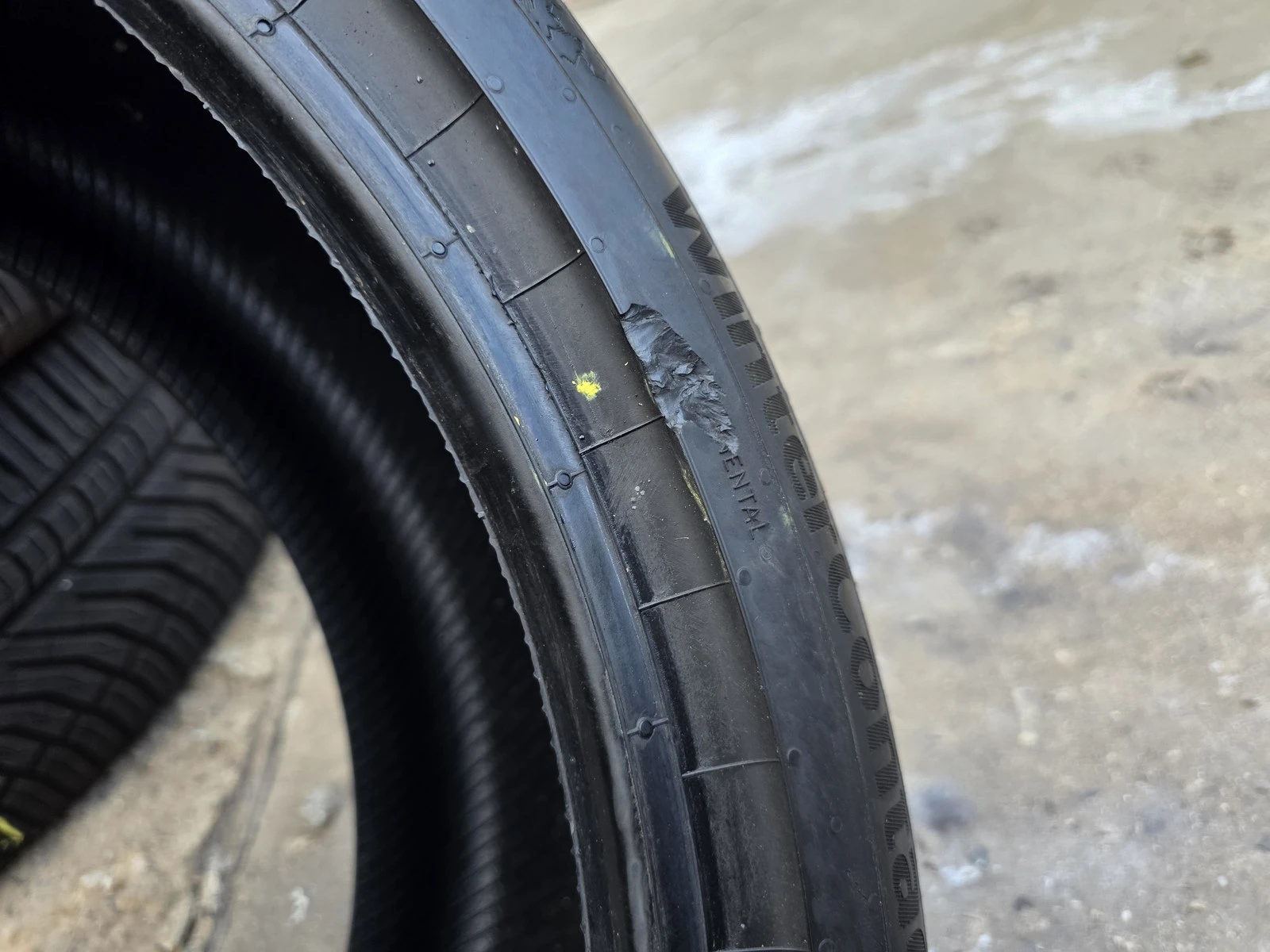 Гуми Зимни 225/40R18, снимка 11 - Гуми и джанти - 56725361
