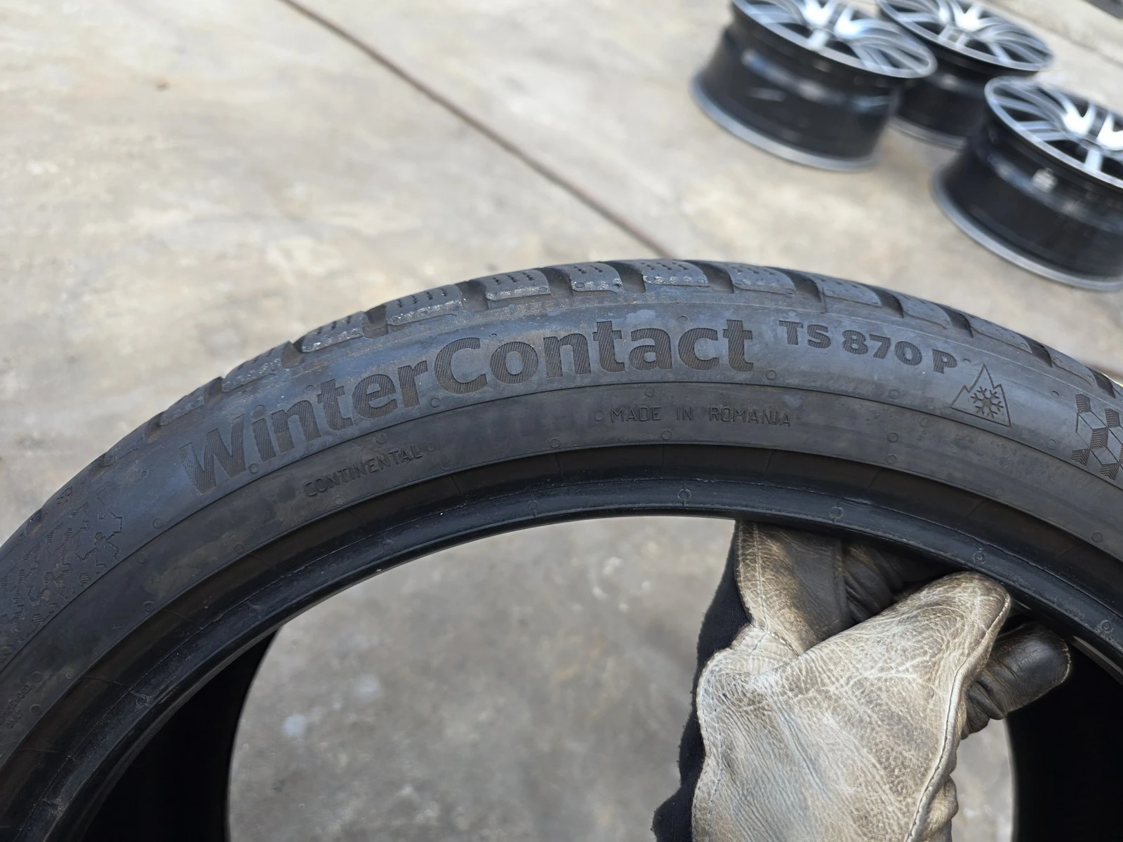 Гуми Зимни 225/40R18, снимка 7 - Гуми и джанти - 56725361