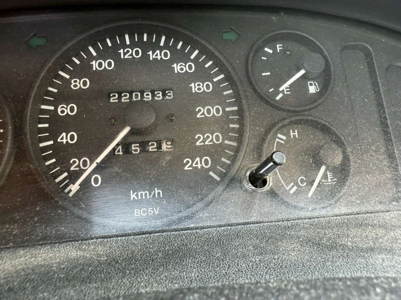 Mazda 323, снимка 4 - Автомобили и джипове - 47972607