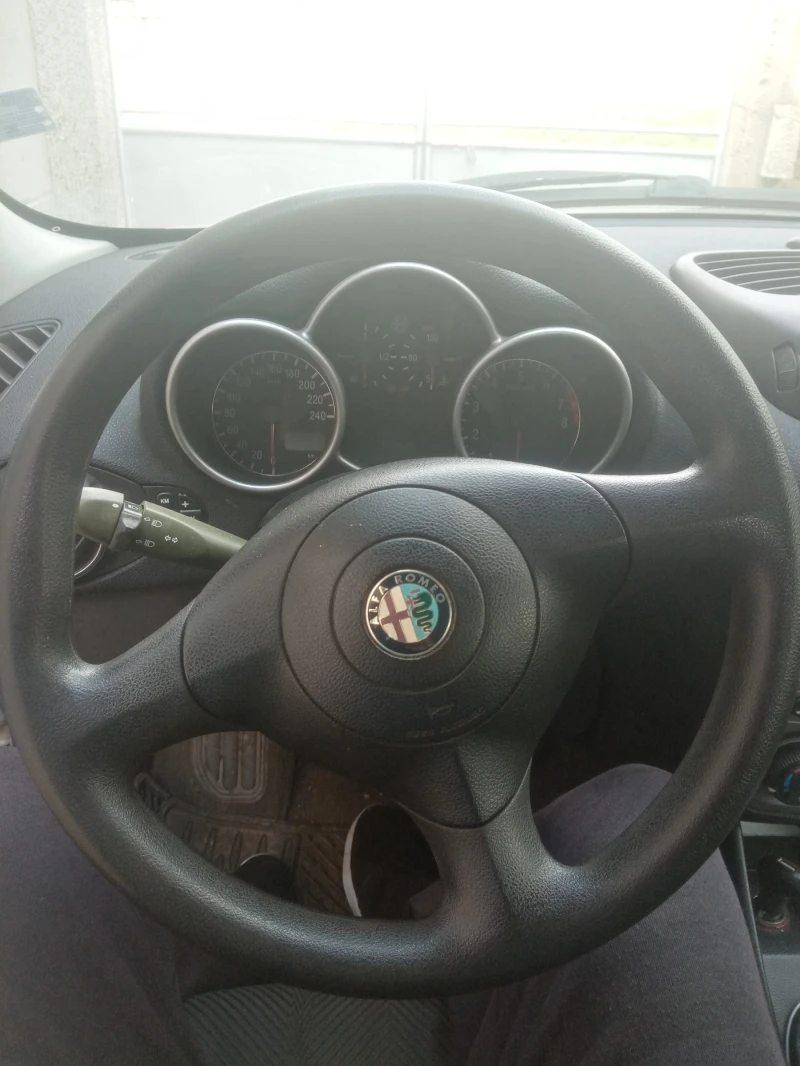 Alfa Romeo 147 1, 6, снимка 8 - Автомобили и джипове - 48370974