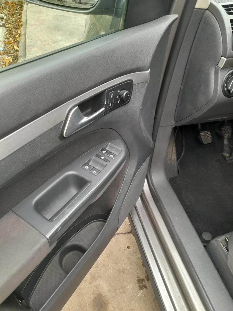 VW Touran 1.9 tdi, снимка 6 - Автомобили и джипове - 52677718